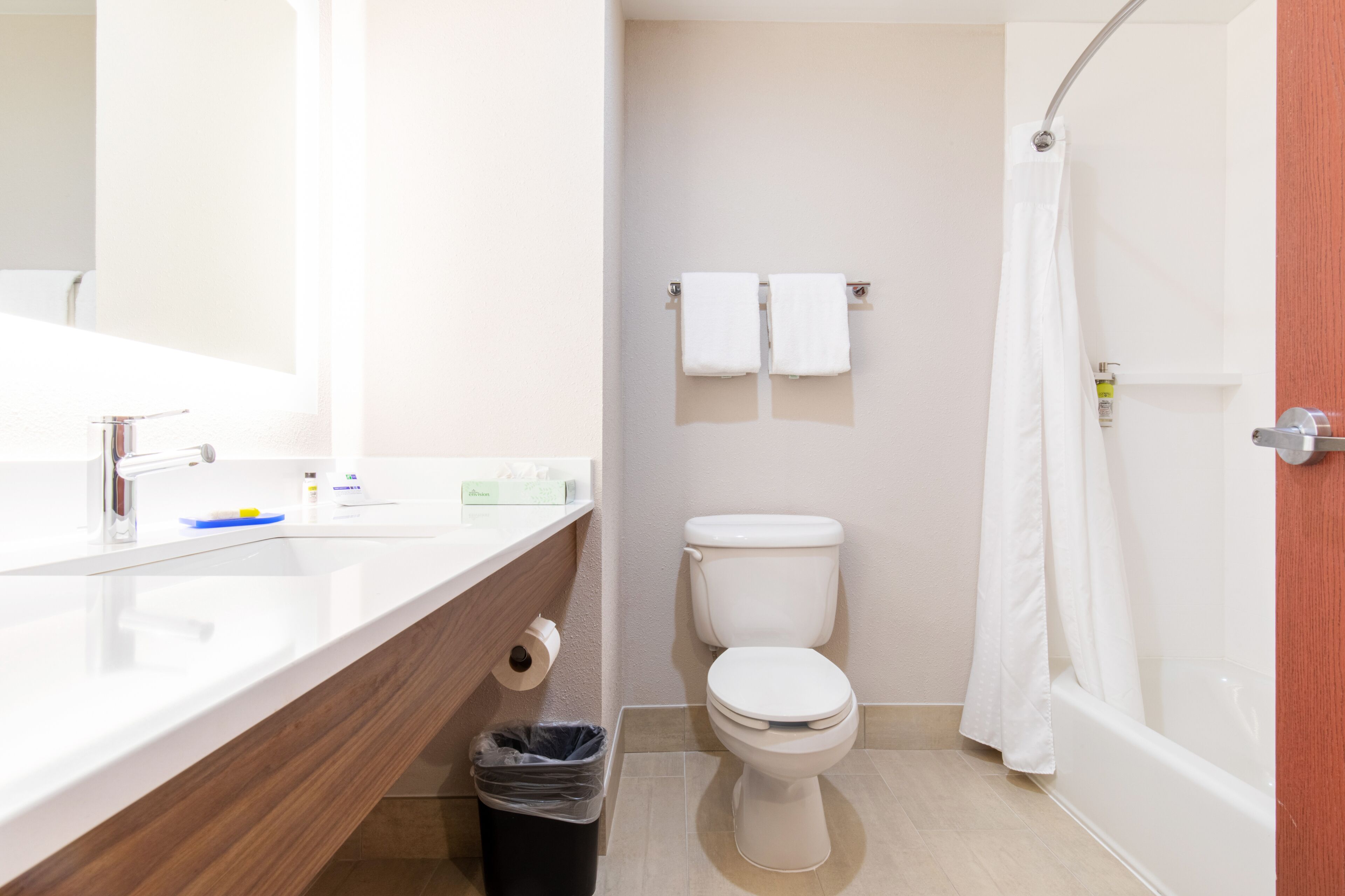 combined shower/bathtub, free toiletries, hair dryer, towels