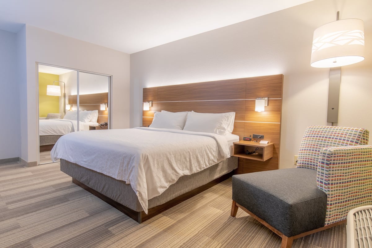 1 bedroom, in-room safe, laptop workspace, iron/ironing board