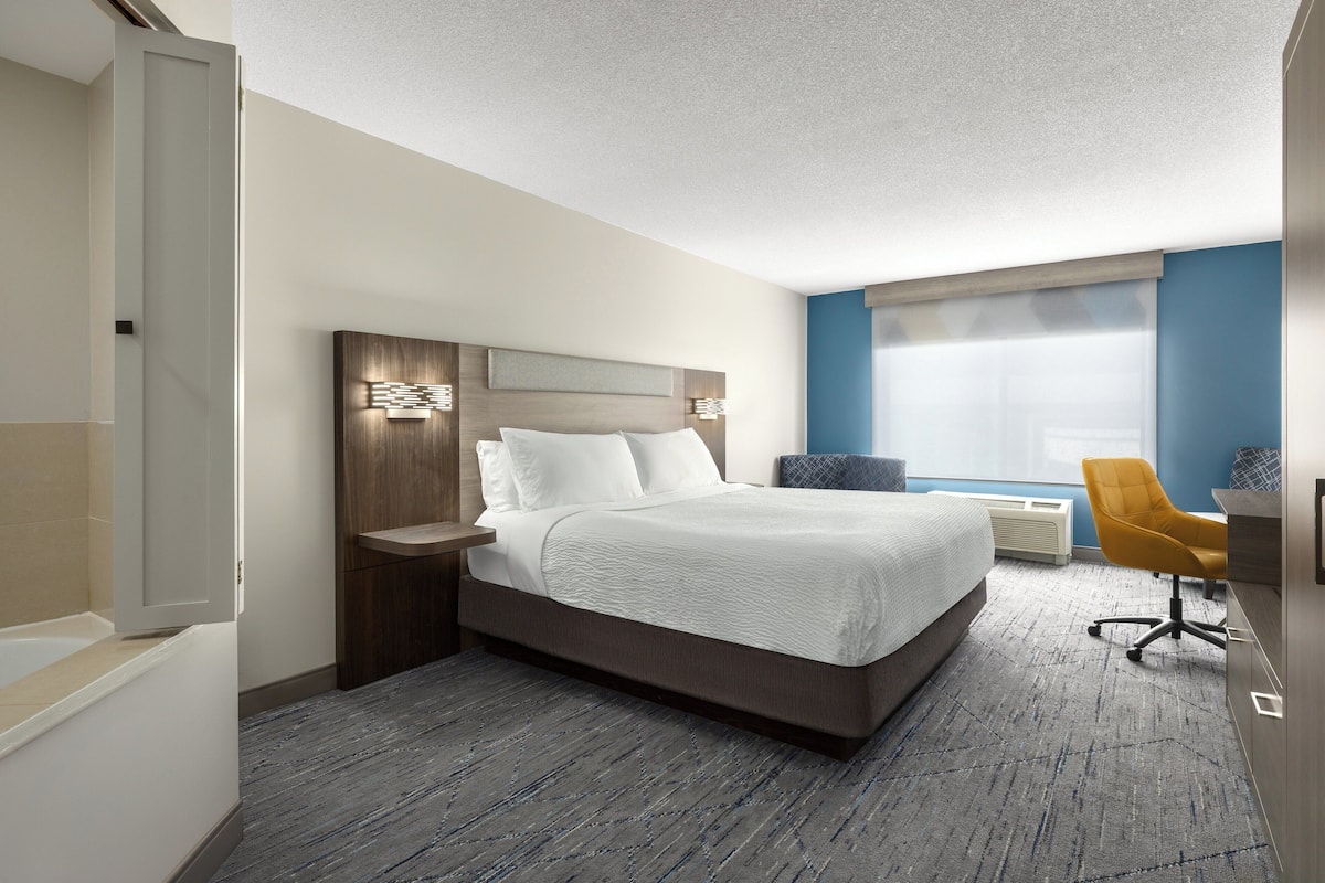 Suite, 1 King Bed, Accessible Bathtub, Jetted Tub