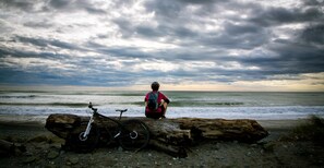 Beach nearby - Charles Court Motel (Greymouth)