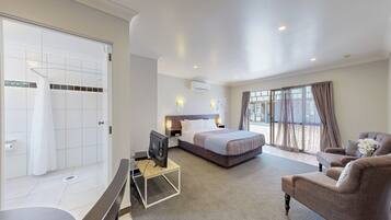 Premium Studio | Individually decorated, individually furnished, laptop workspace