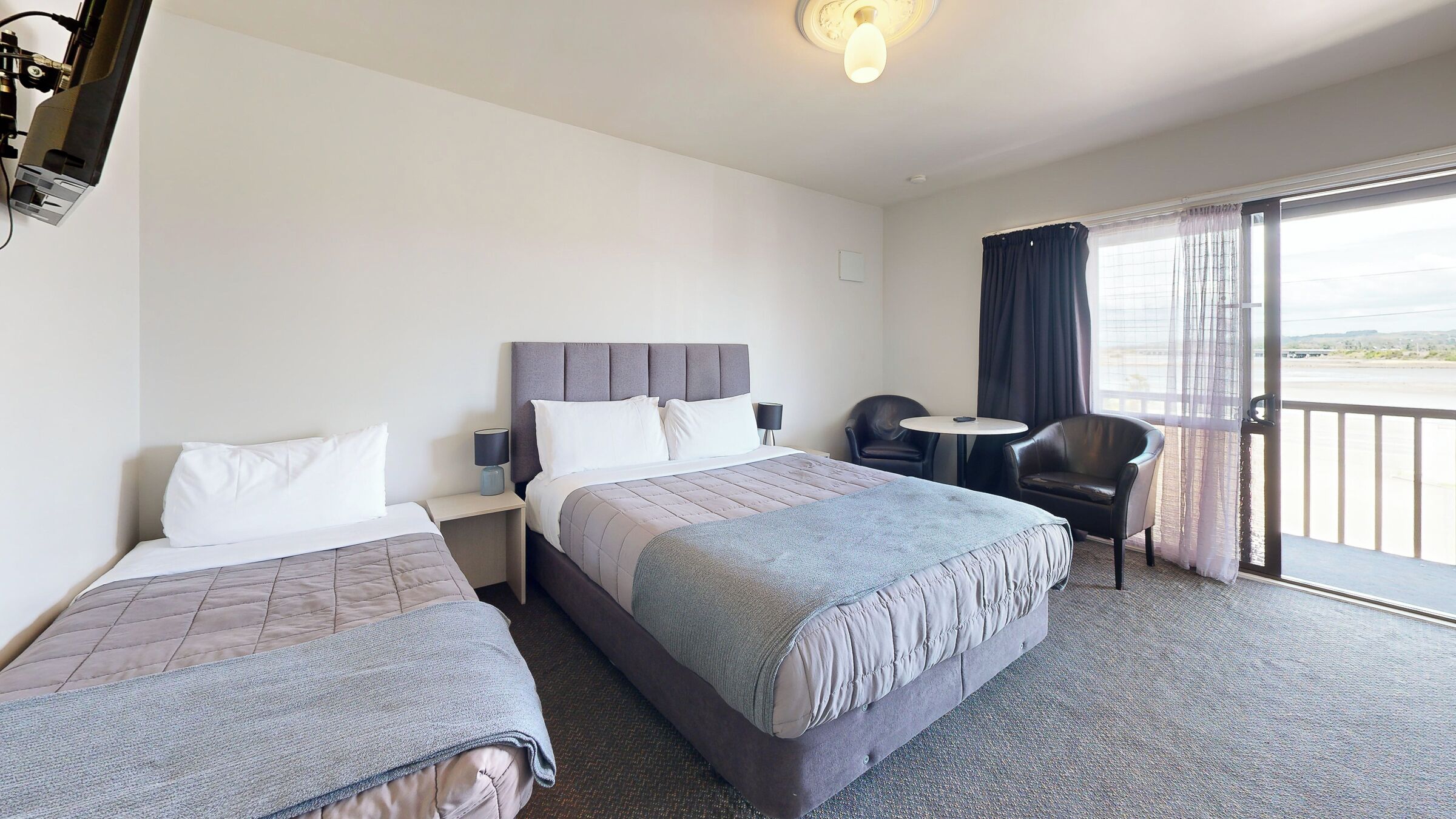 特色装修、特色家居、笔记本电脑工作区、免费 WiFi