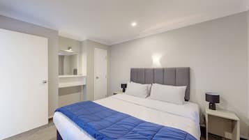 Leilighet, 2 soverom | Individuelt dekorert, individuelt innredet og skrivebord for bærbar PC