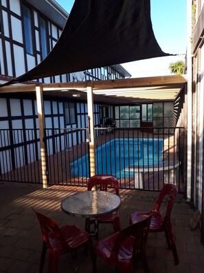 Seasonal outdoor pool - Albatross Motel (Napier)