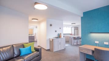 Luxury Suite, 1 Bedroom | Living area