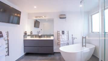 Luxury Suite, 1 Bedroom | Bathroom