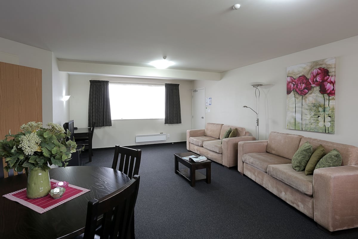 Family Apartment, 2 Bedrooms, Kitchen | 1 bedroom, pillow-top beds, in-room safe, desk