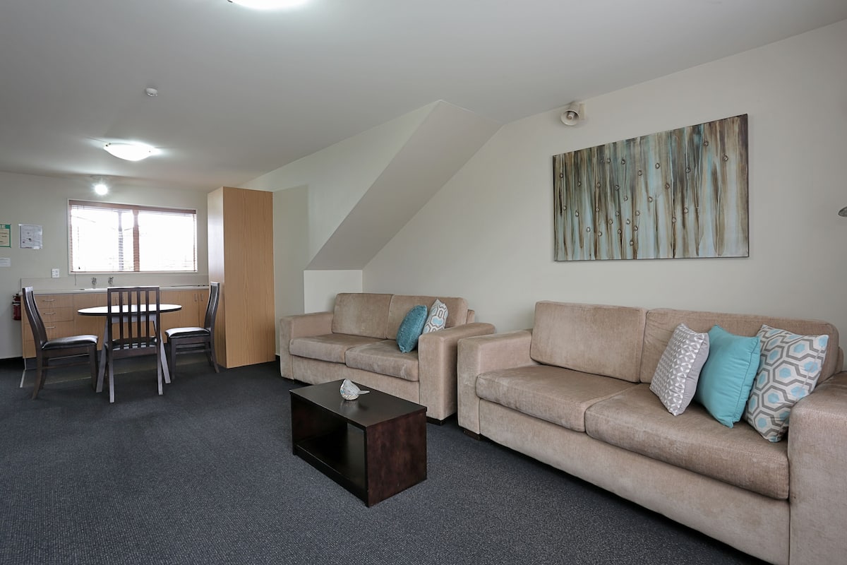Apartment, 1 Bedroom, Kitchen | Private kitchen | Fridge, microwave, stovetop, coffee/tea maker