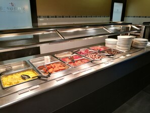 Daily full breakfast for a fee - Ascot Park Hotel (Invercargill)