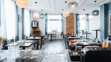Petit déjeuner continental servi tous les jours en supplément