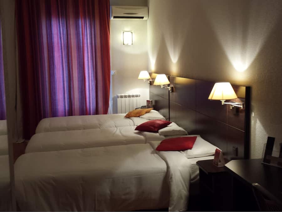 Quadruple Room | Desk, soundproofing, free cots/infant beds, rollaway beds