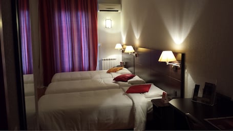 Quadruple Room. urban by balladins Perpignan