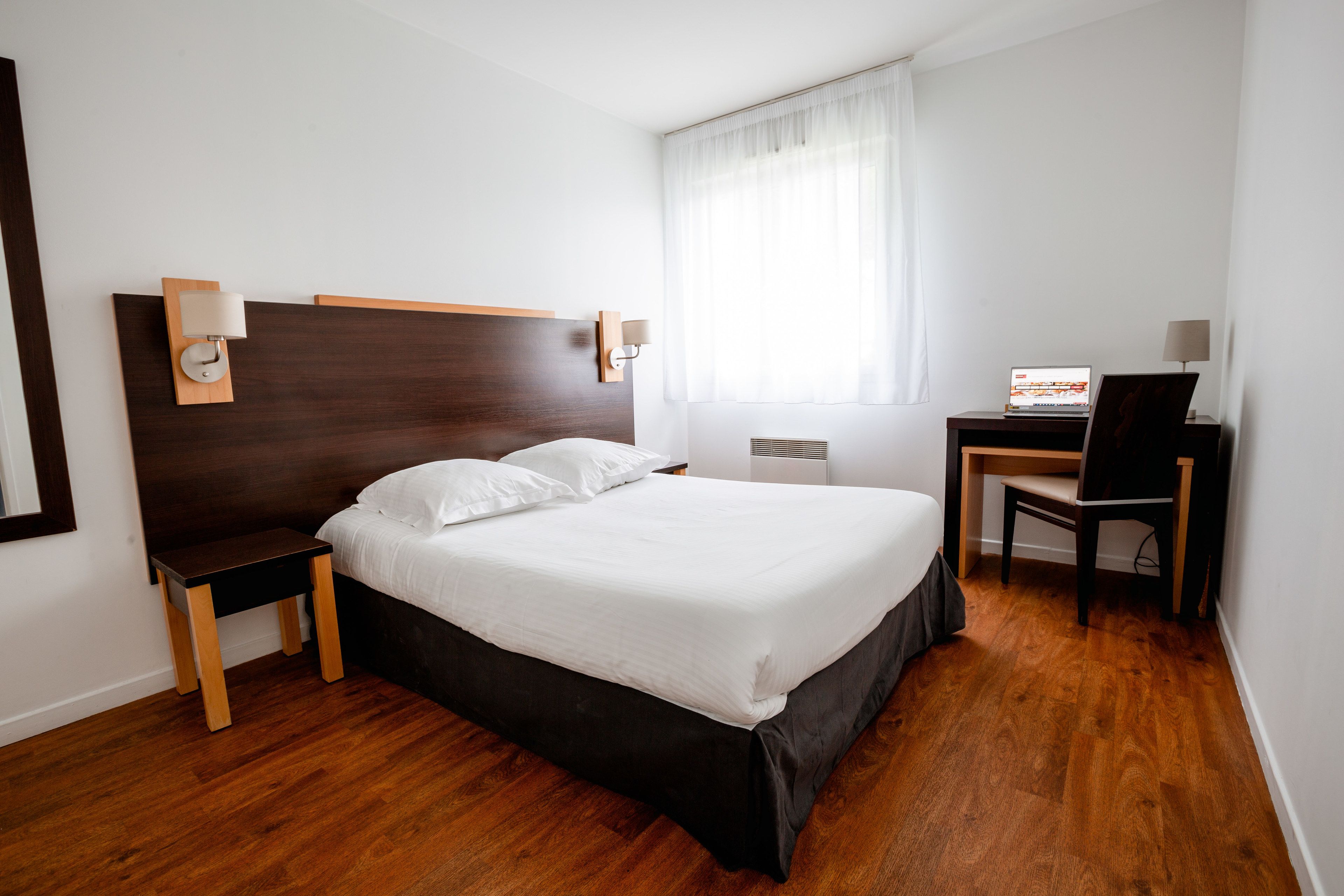 Skrivebord, skrivebord for bærbar PC, lydisolert og wi-fi (inkludert)