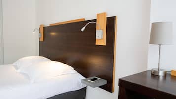 Studio (3 Personnes ) | In-room safe, desk, laptop workspace, soundproofing