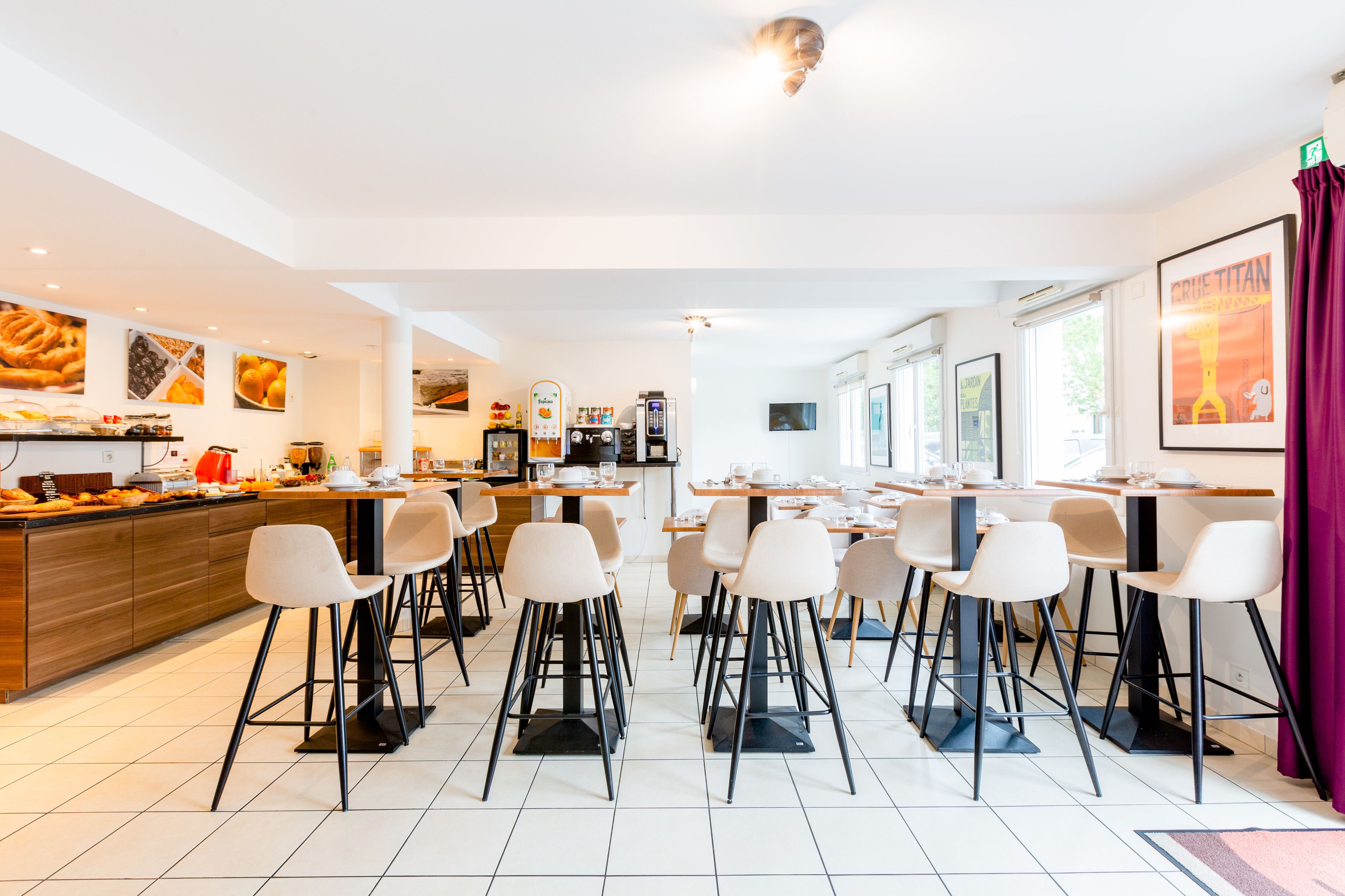 每日供應吃到飽早餐 (每人 EUR14)