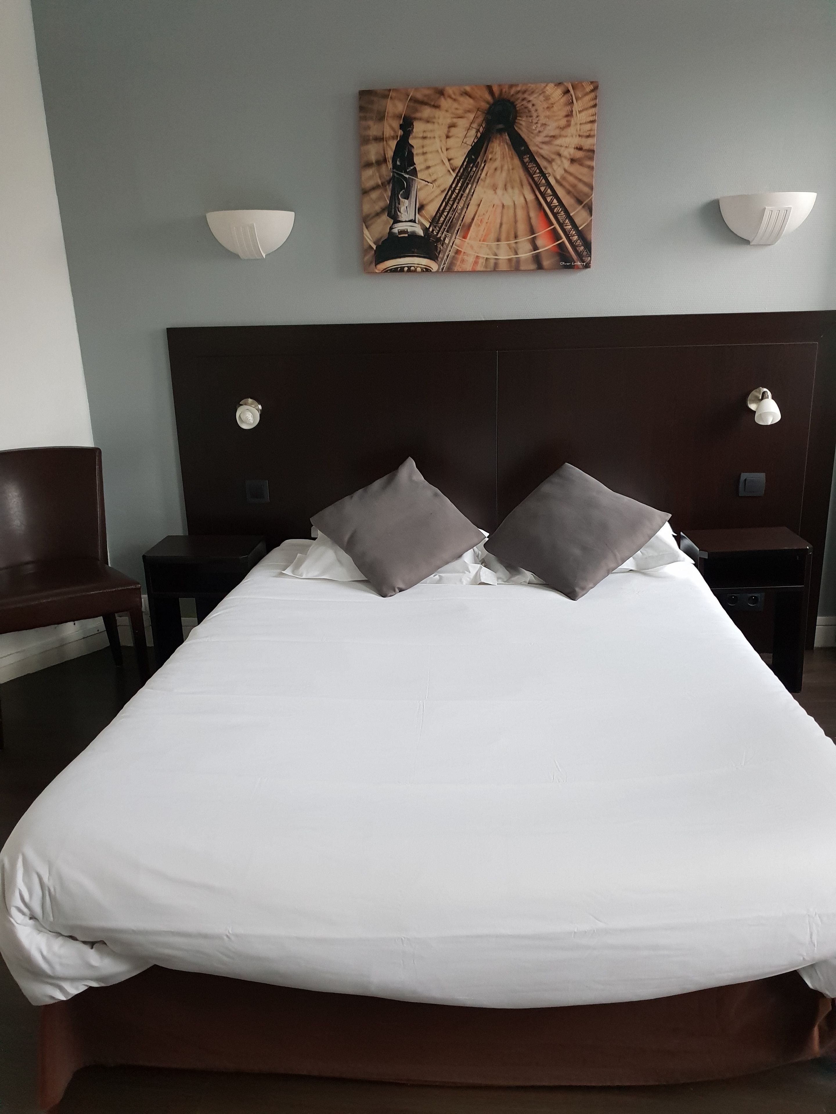 Caja de seguridad en la habitación, escritorio y cortinas blackout 