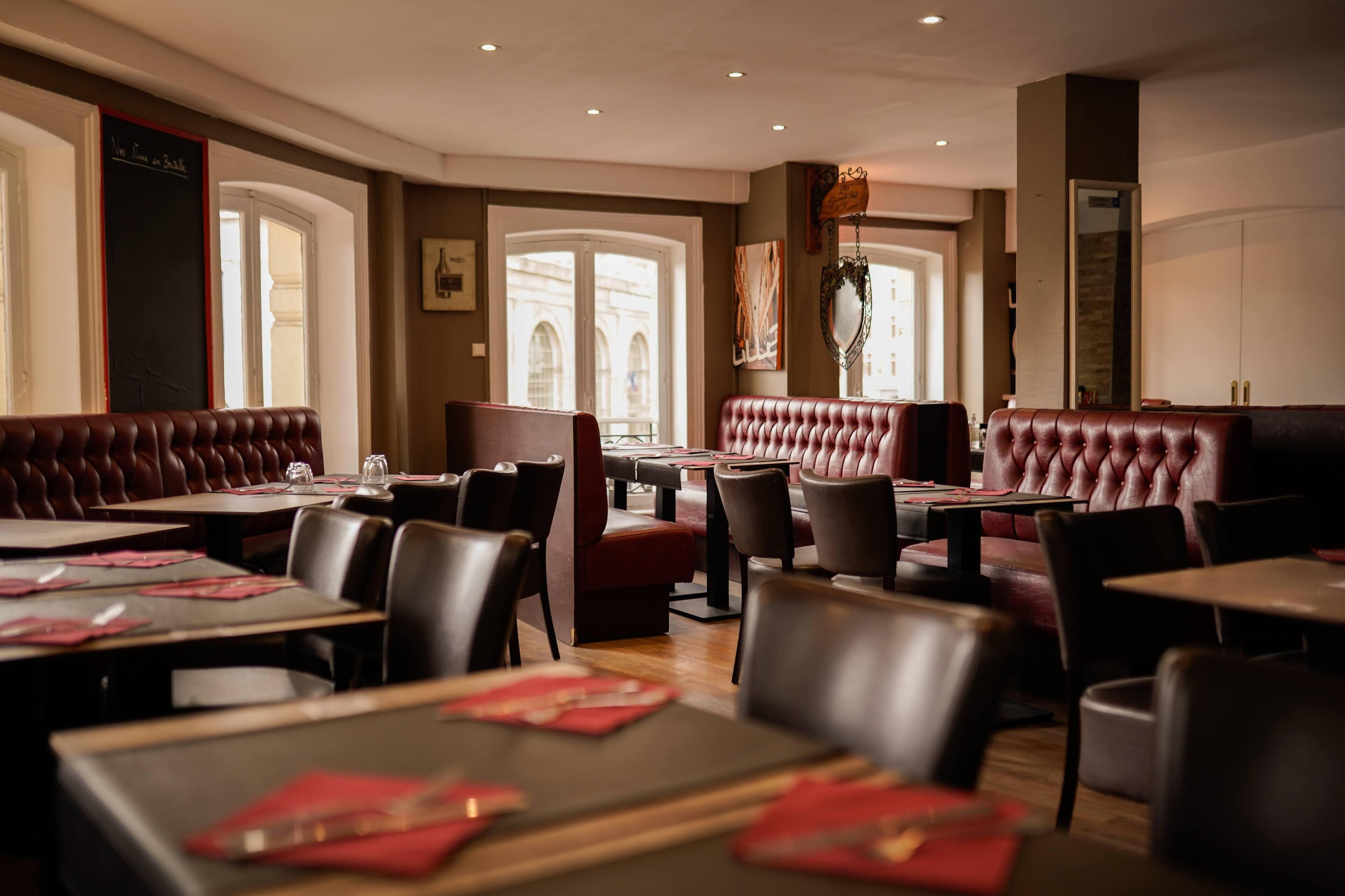 تقديم الإفطار والغداء والعشاء