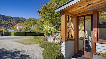 Vista frontal de la propiedad