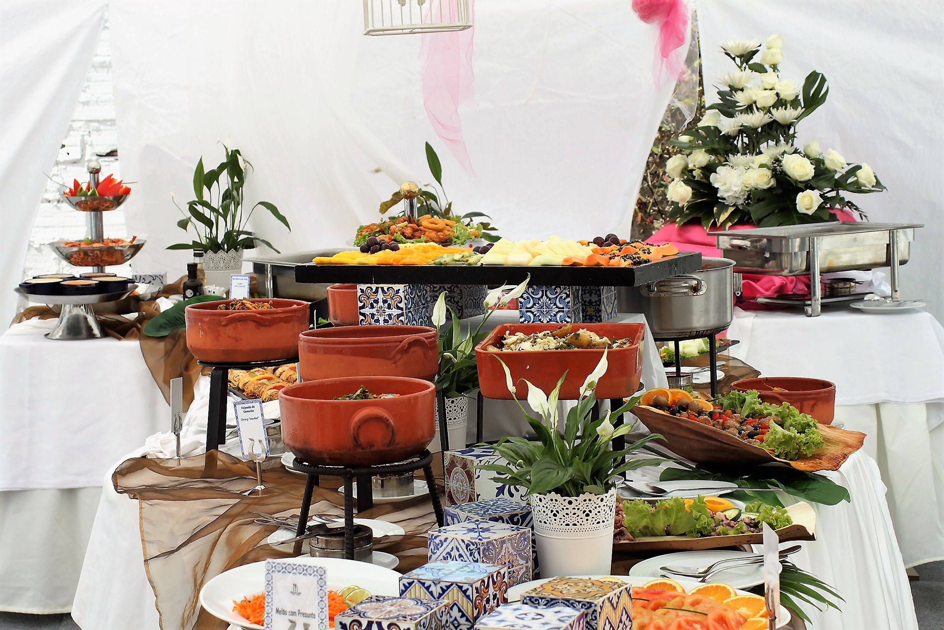 breakfast, lunch, dinner served; sea views