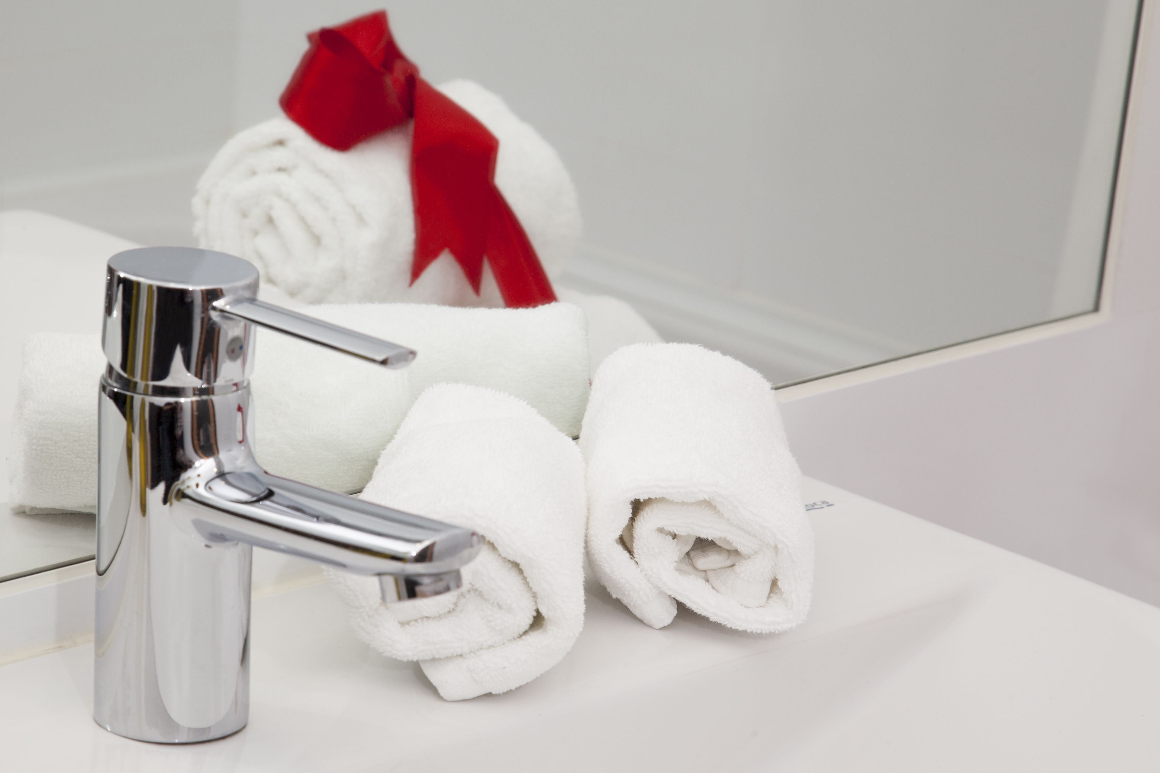 bathtub, free toiletries, hair dryer, towels