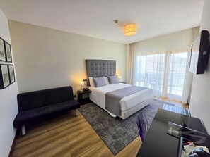 Standard Double or Twin Room | Minibar, in-room safe, desk, blackout drapes - Hotel Miramar Sul (Nazaré)