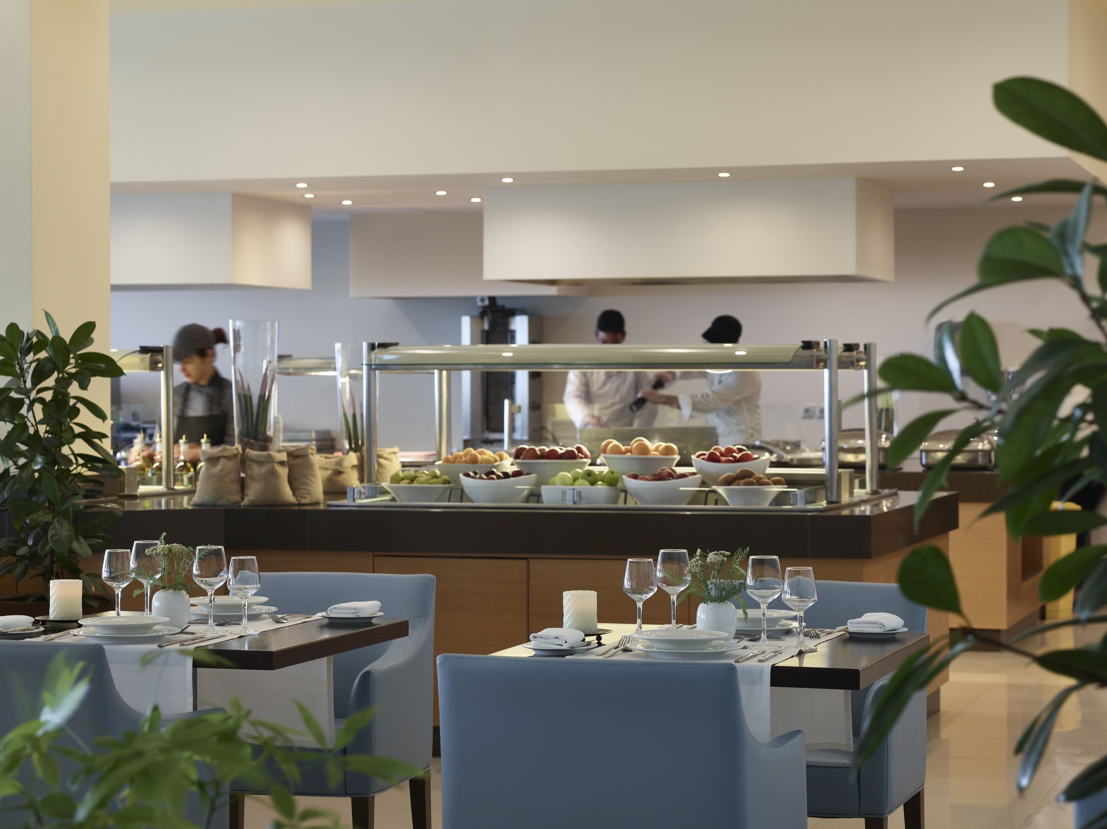 free daily full breakfast