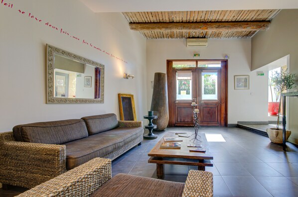 Reception - Hotel en Ville (Aix-en-Provence)