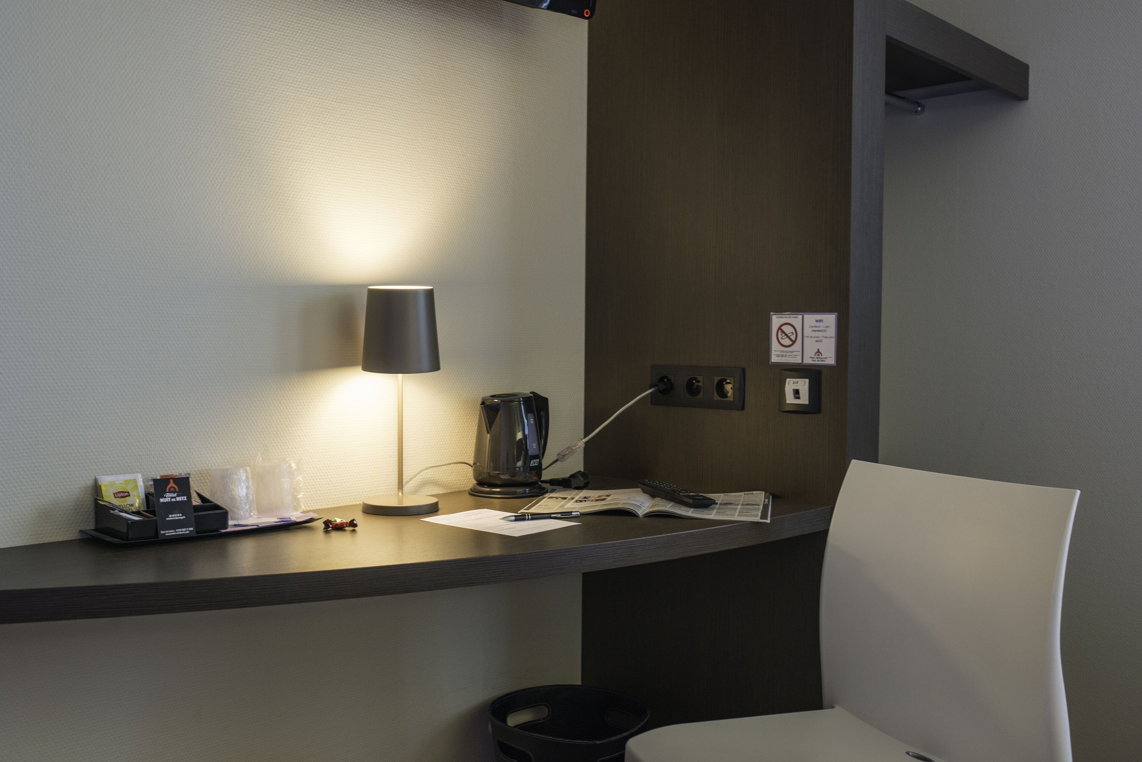 executive room, 1 queen bed, non smoking (with extra bed) | room amenity