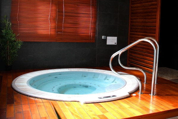 Masajes con piedras calientes, masajes de tejido profundo, masajes