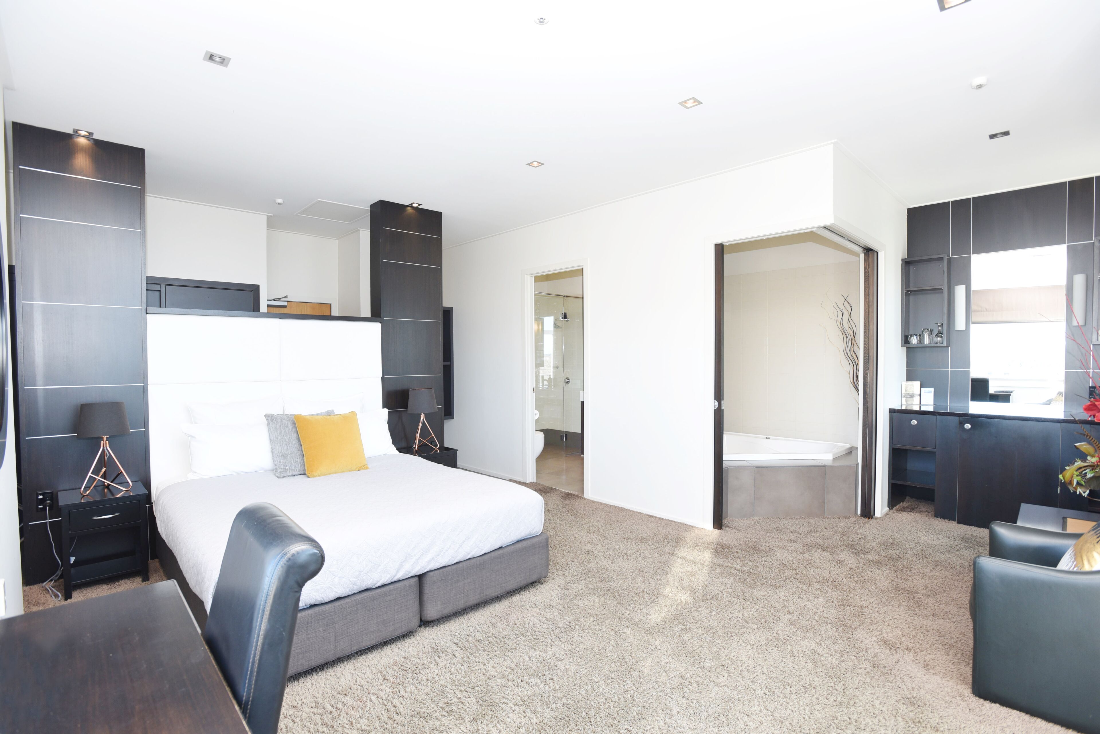 standard room, non smoking, balcony (king suite) | desk, iron/ironing board, free cots/infant beds, free wifi