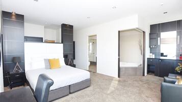 Standard Room, Non Smoking, Balcony (King Suite)