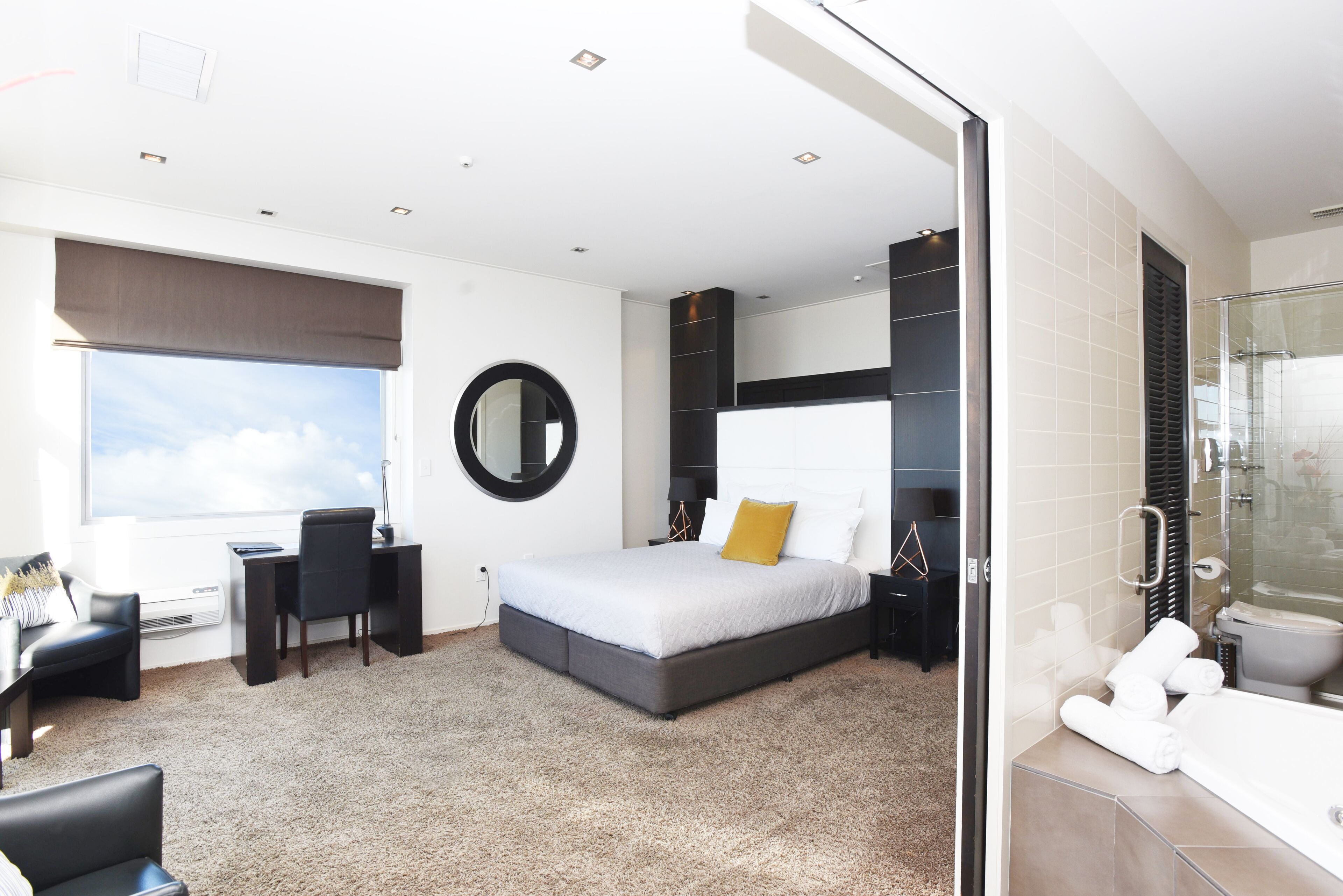 标准房, 无烟房, 阳台 (King Suite) | 办公桌、熨斗/熨衣板、免费婴儿床、免费 WiFi