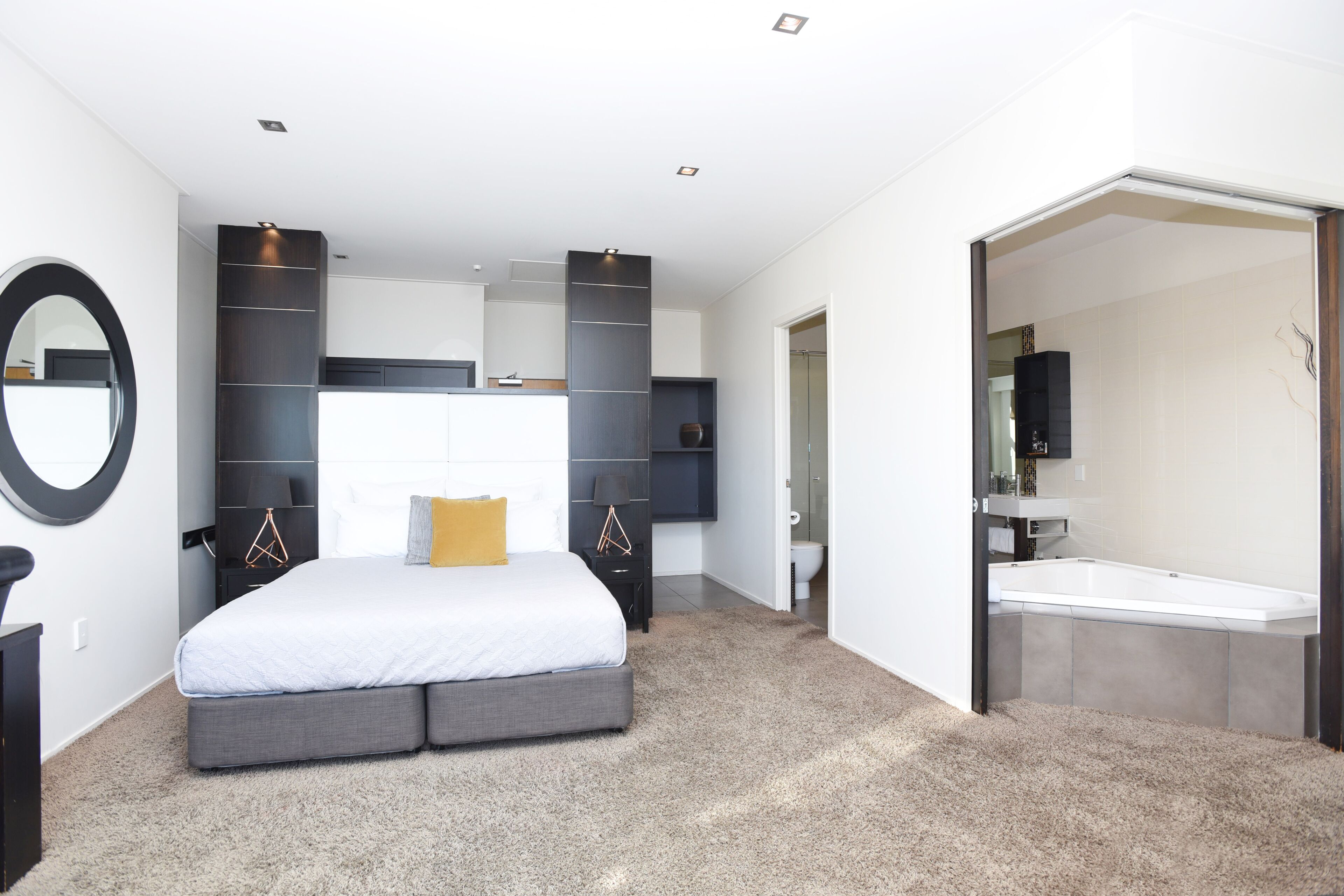 standard room, non smoking, balcony (king suite) | desk, iron/ironing board, free cots/infant beds, free wifi