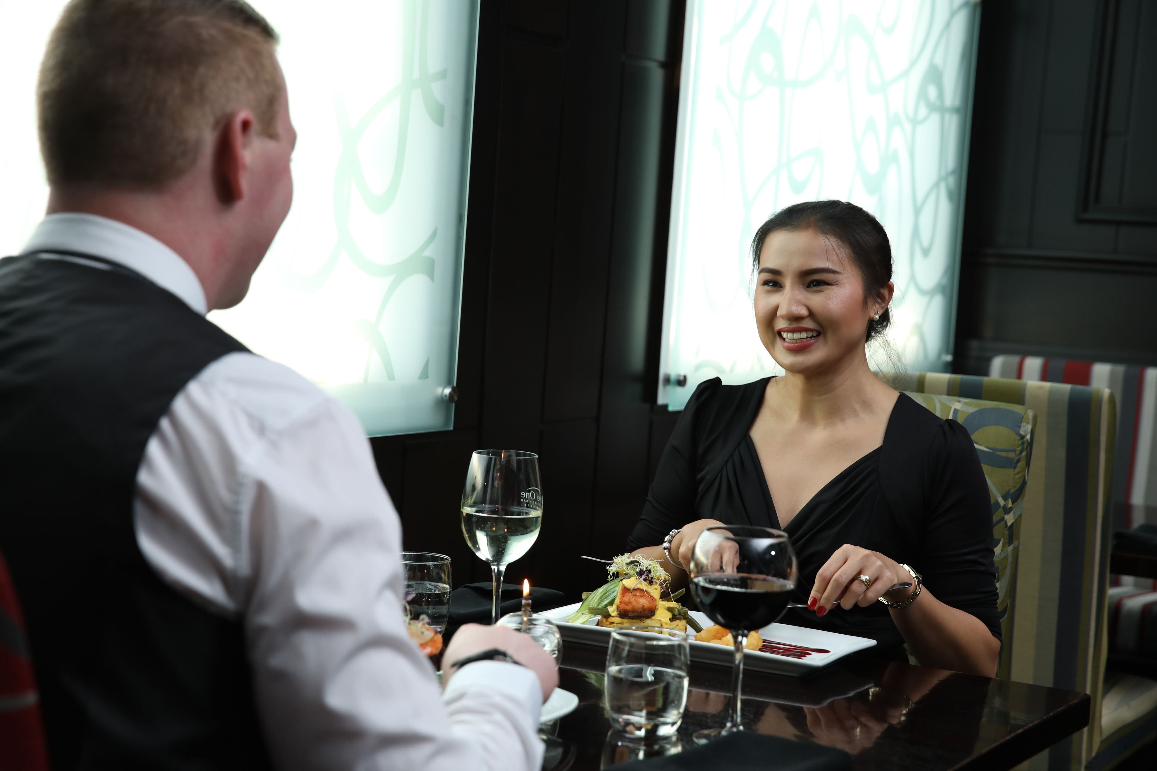 供应早餐、午餐和晚餐，南方菜