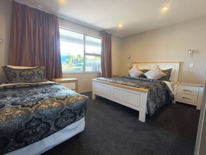 Departamento familiar | Tabla de planchar con plancha, wifi gratis y ropa de cama
