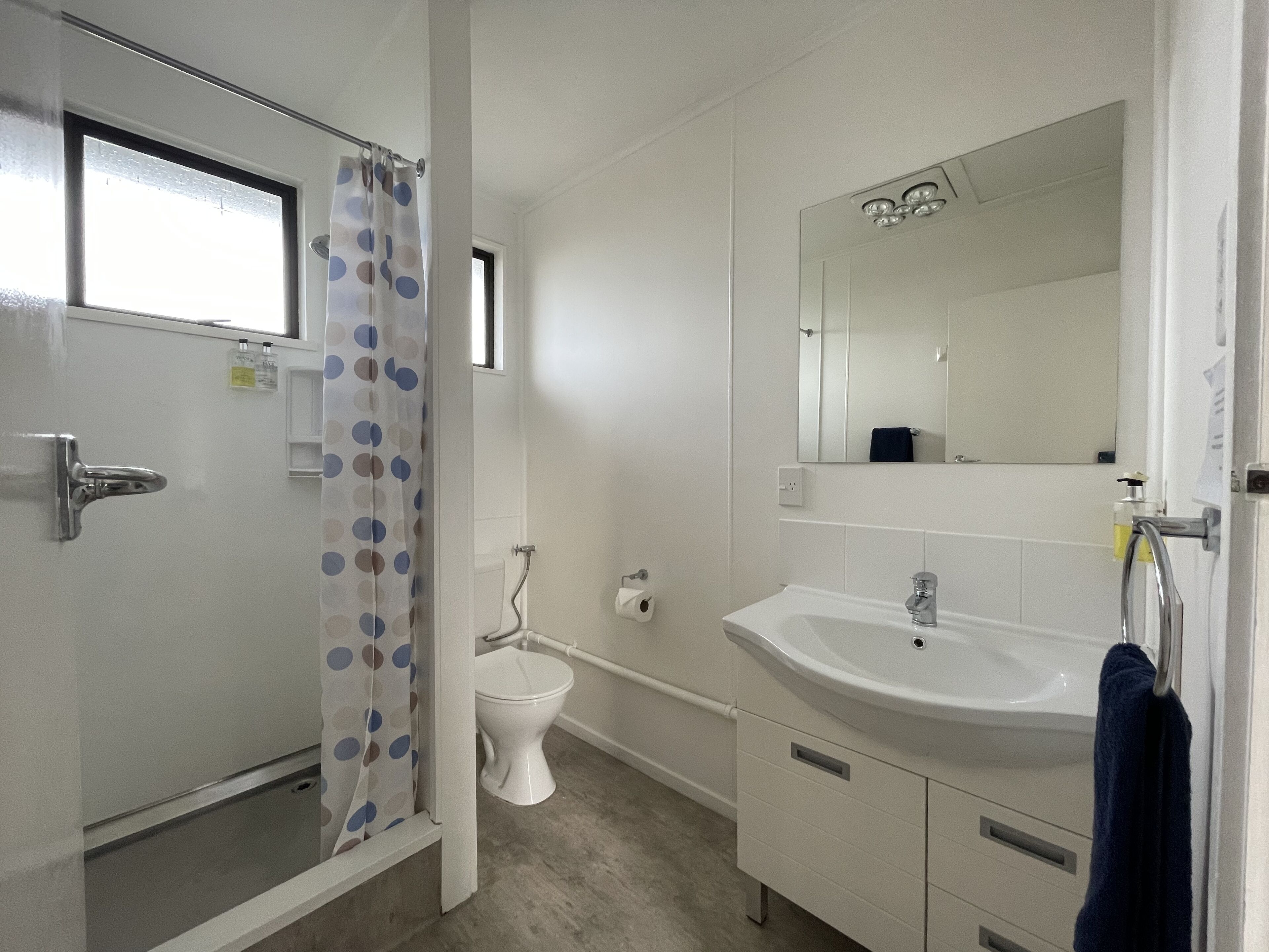 Suite, 1 Bedroom (4 People) | Bathroom | Towels