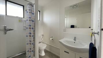 Suite, 1 Bedroom (4 People) | Bathroom | Towels