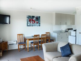 行政公寓, 1 间卧室 | 办公桌、遮光窗帘、隔音、熨斗/熨衣板