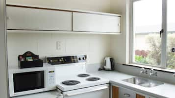 Kitchen Studio | Private kitchen | Fridge, microwave, coffee/tea maker, electric kettle