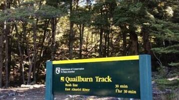 A sign for Quailburn Track with a 30-minute bush line and East Ahuriri River.
