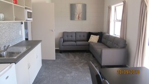 Zimmer, 3 Schlafzimmer | Wohnzimmer | Flachbildfernseher