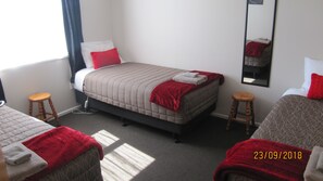 Habitació, 2 dormitoris | Escriptori, planxa i posts de planxar, wifi gratuïta i roba de llit 