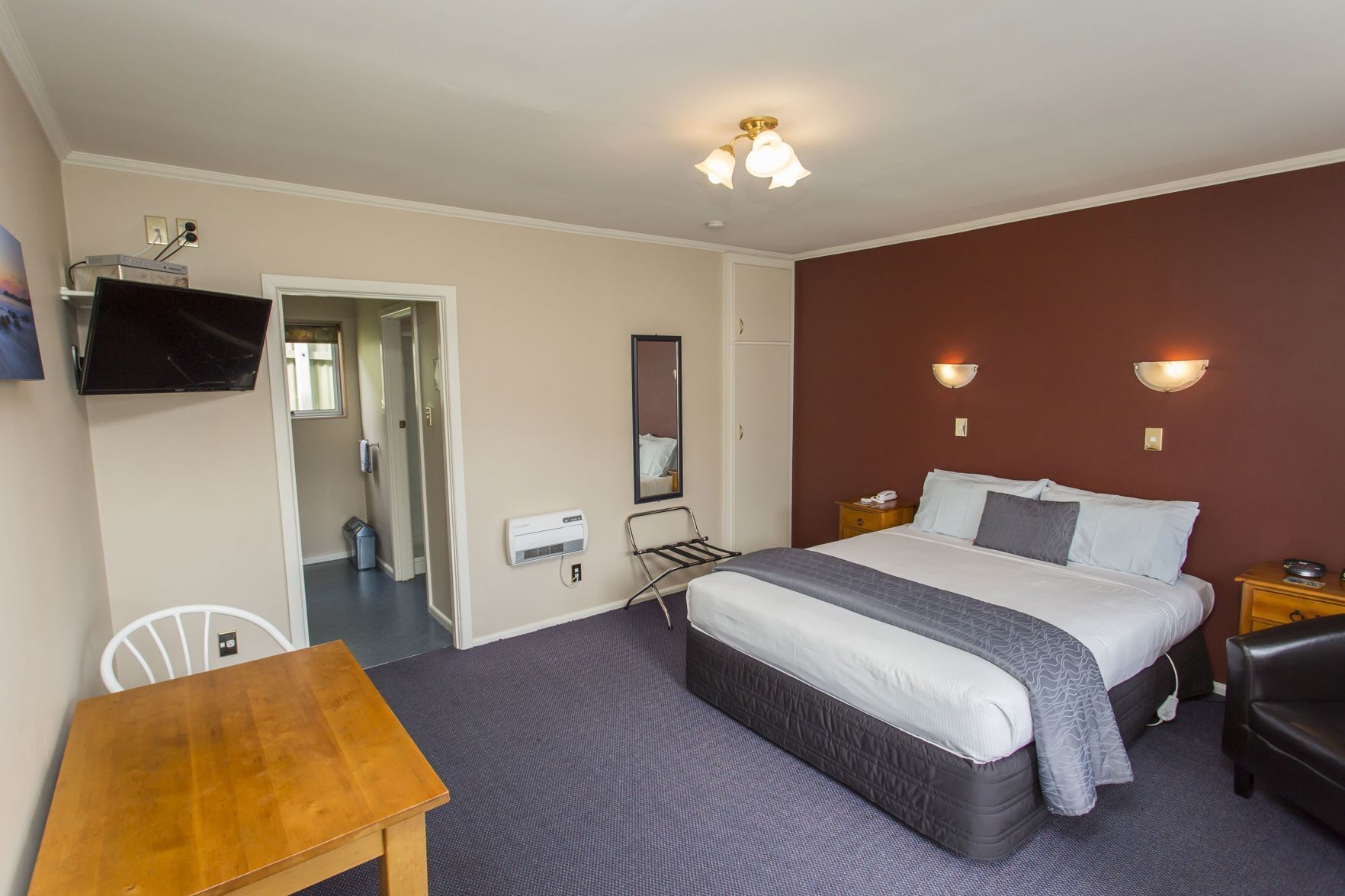 Iron/ironing board, free WiFi, bed sheets