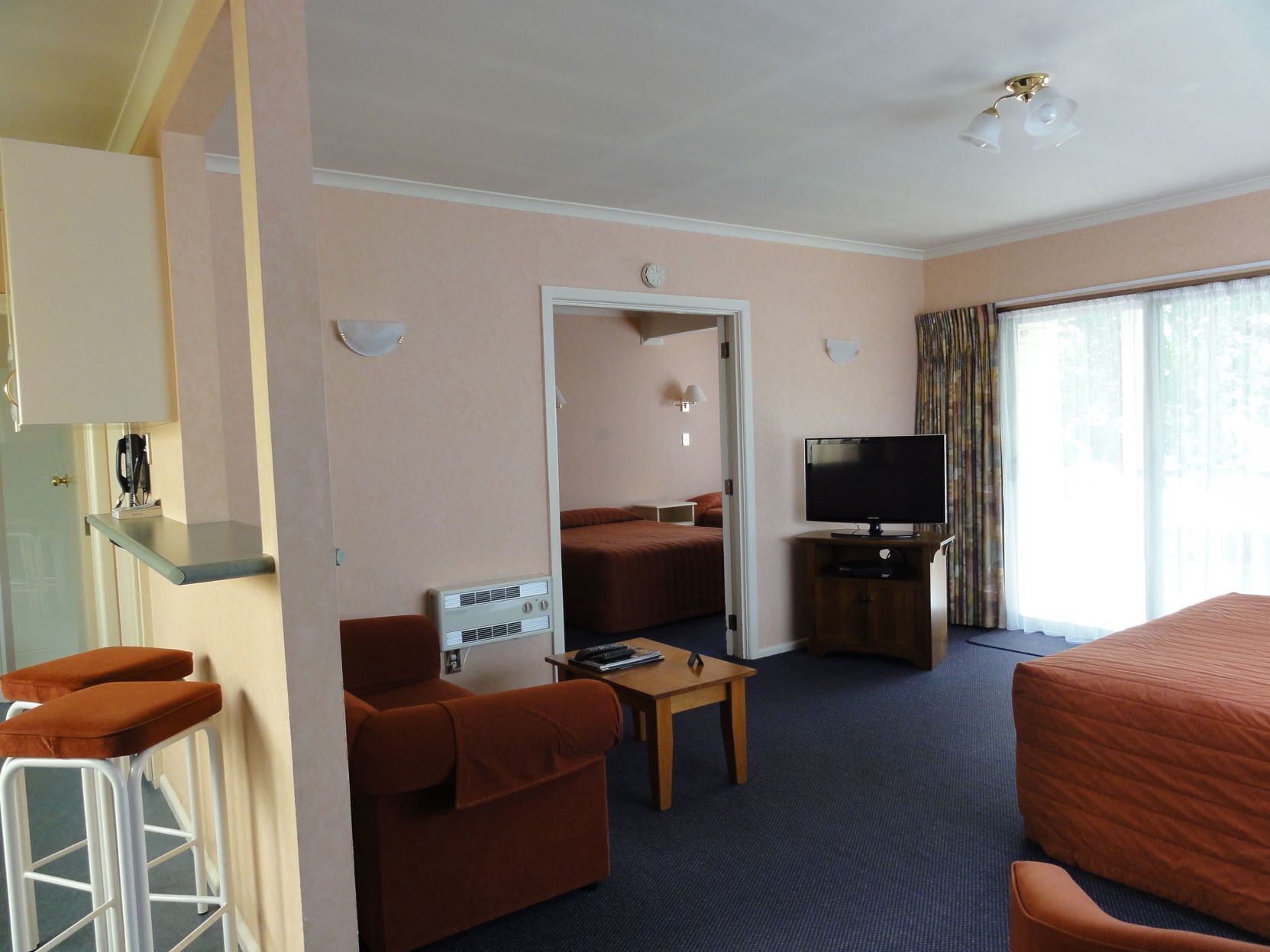 Iron/ironing board, free WiFi, bed sheets