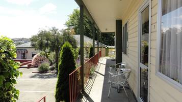 One Bedroom Family Unit with Kitchen | Balcony