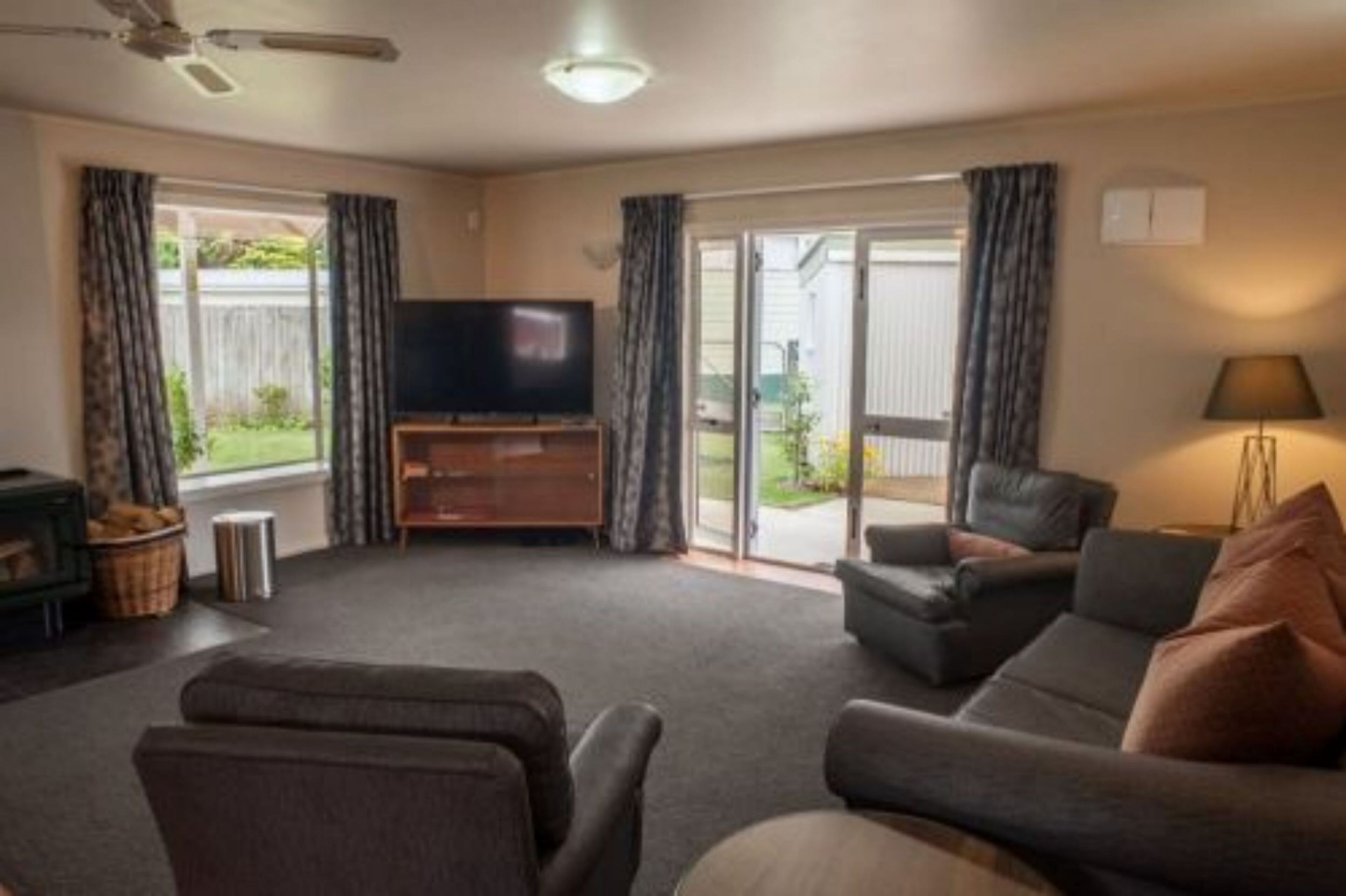 Beau’s Abobe – 2 Bedroom HOUSE | Living room | TV