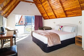 Studio | In-room safe, iron/ironing board, free WiFi, bed sheets