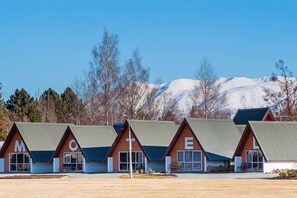 Property grounds - Mountain Chalets Motel (Twizel)