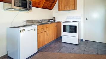 Chalet, 2 makuuhuonetta (Prepaid) | Yksityinen keittonurkkaus | Jääkaappi, mikroaaltouuni, kahvin-/teenkeitin