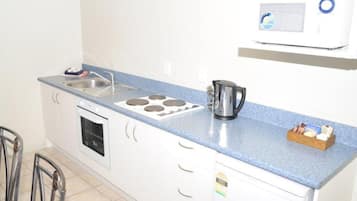 Phòng, 2 phòng ngủ | Bếp nhỏ riêng | Lò vi sóng, bếp nấu, dụng cụ pha cà phê/trà, ấm điện